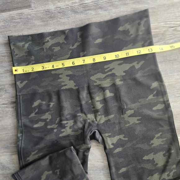 Spanx Look At Me Now Camo Leggings 🖤 Size XL – Never Worn - Picture 4 of 7